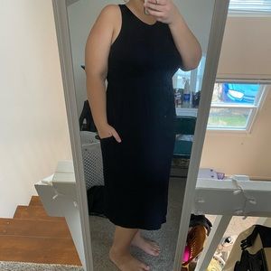 Black Sleeveless Midi Pocket Dress